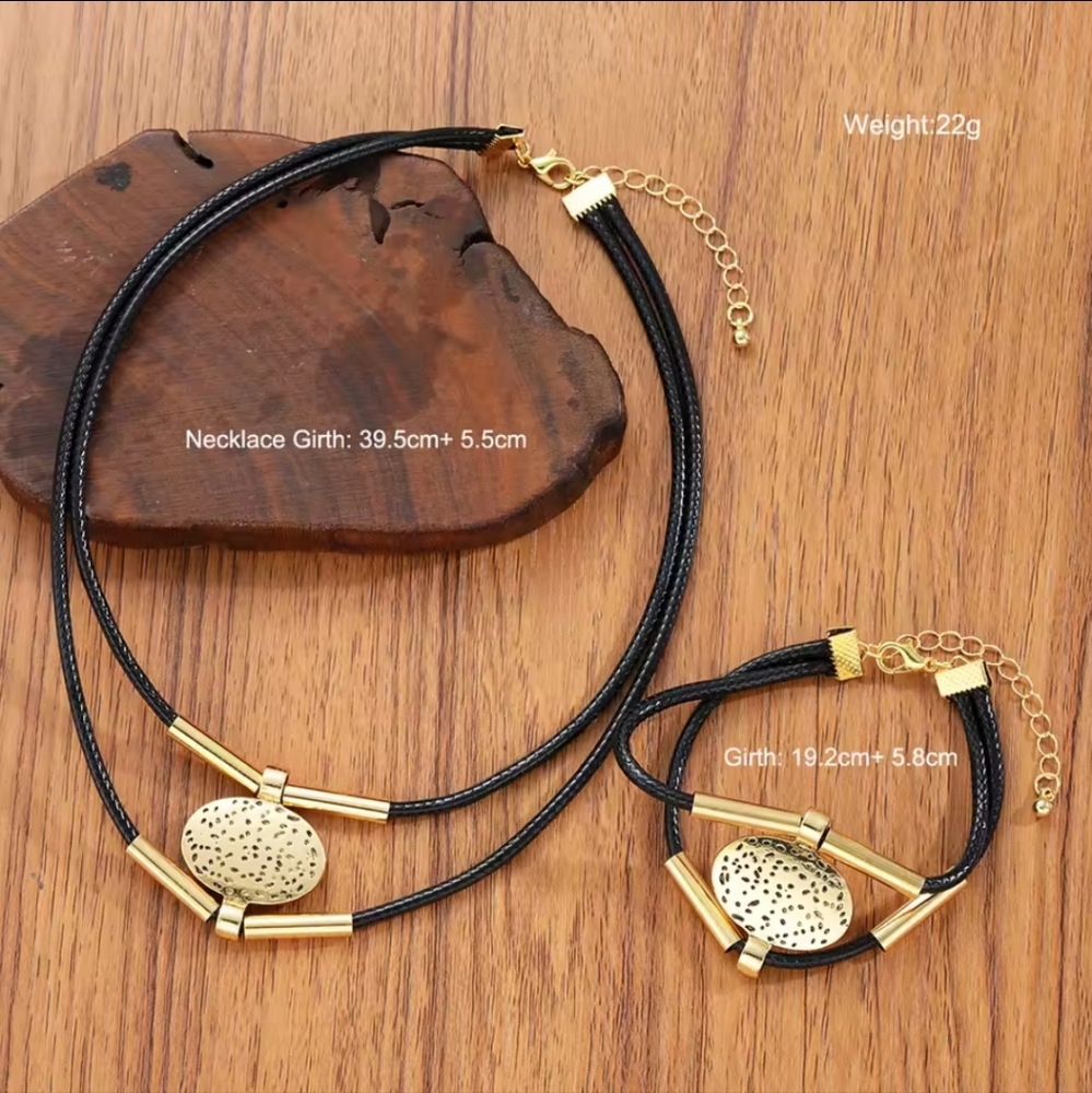 NWOT Gold & Black Necklace with Bracelet Set - Picture 4 of 4